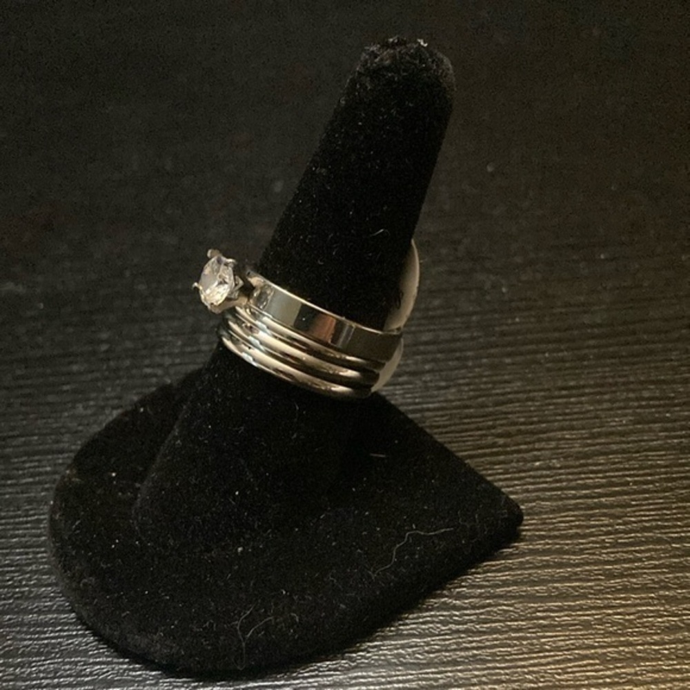 Elegant Silver Ring with Crystal Accent size 8